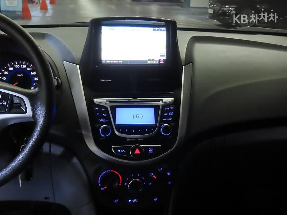 Hyundai Accent(신형)1.4 VVT Premier - 11