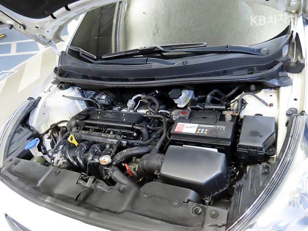 Hyundai Accent(신형)1.4 VVT Premier - 17
