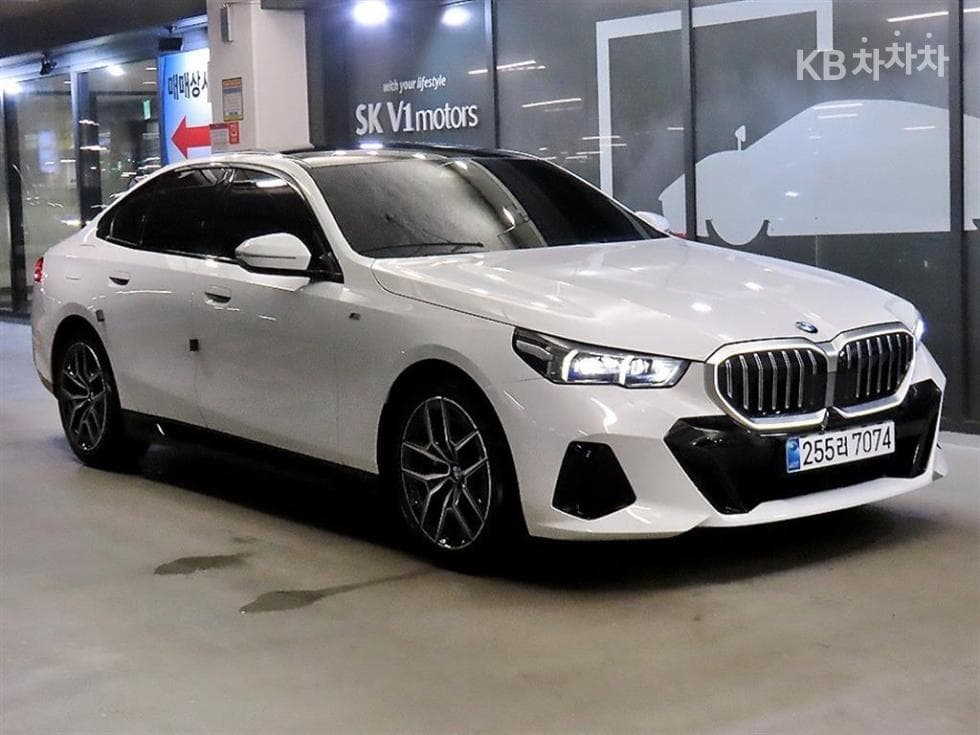 BMW New5 Series(G60) 520i Standard - Image 1