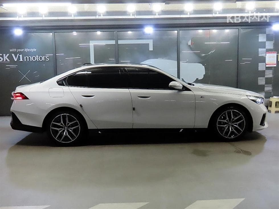 BMW New5 Series(G60)520i Standard - 3