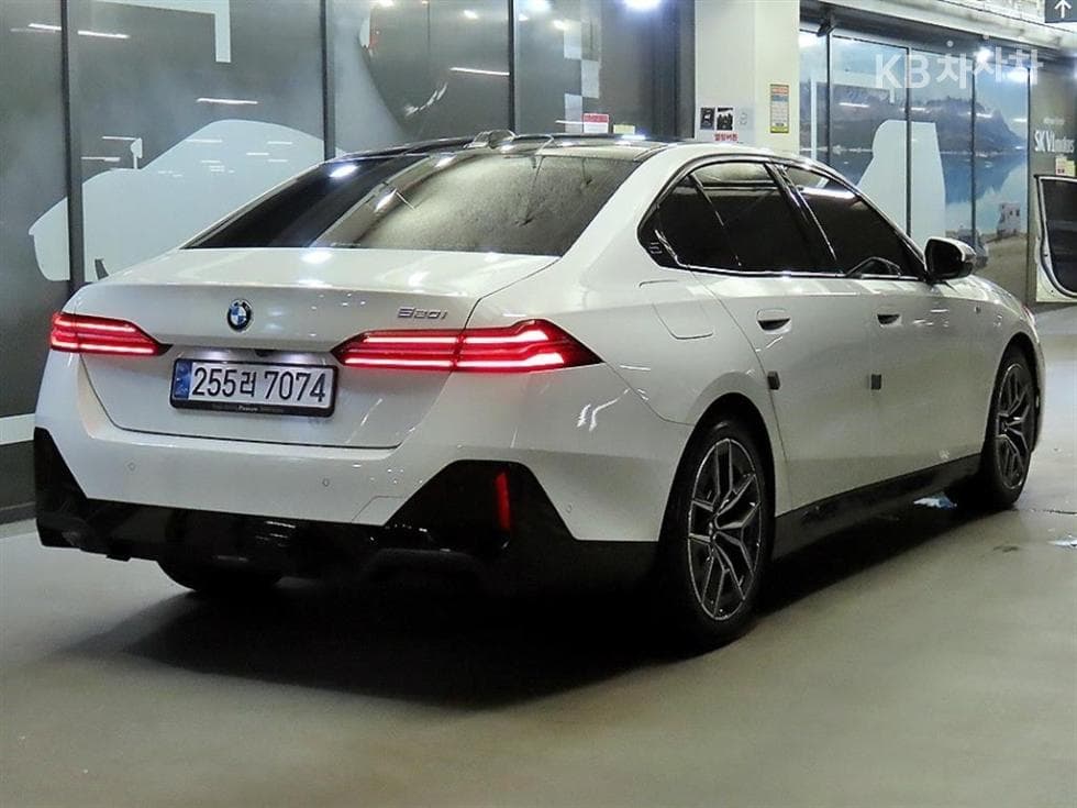 BMW New5 Series(G60)520i Standard - 4