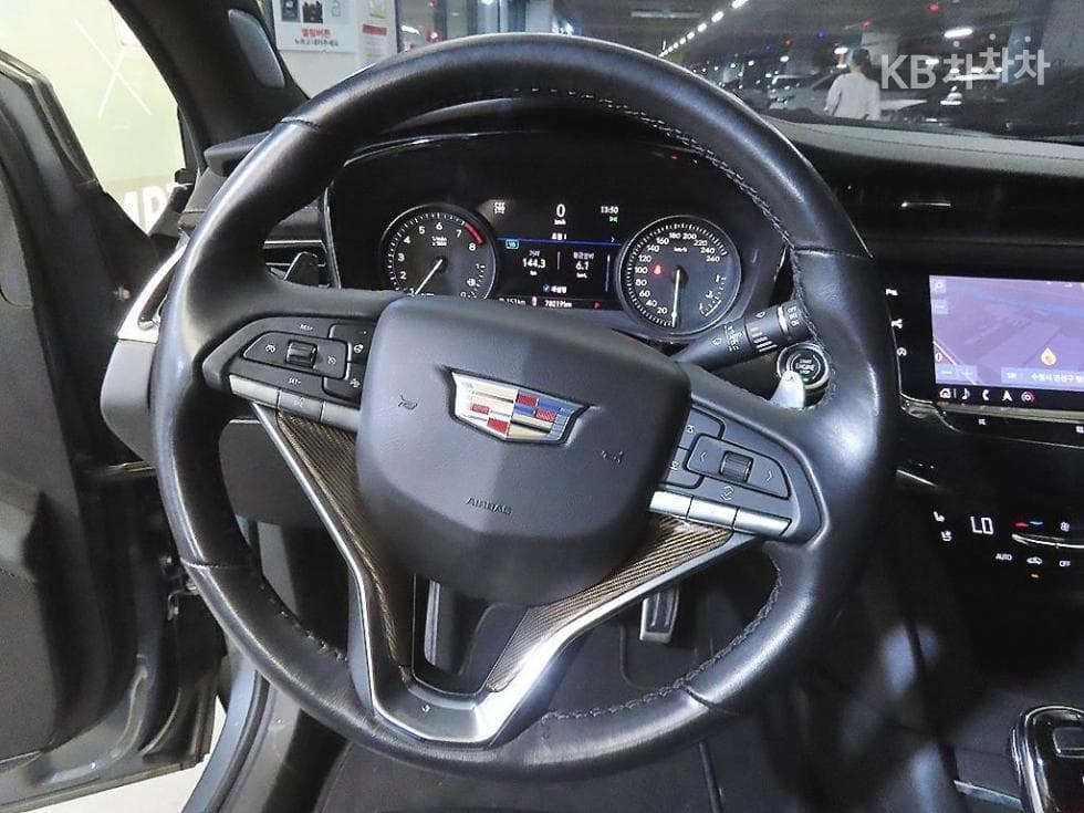 캐딜락 XT63.6 Gasoline SPORT - 8