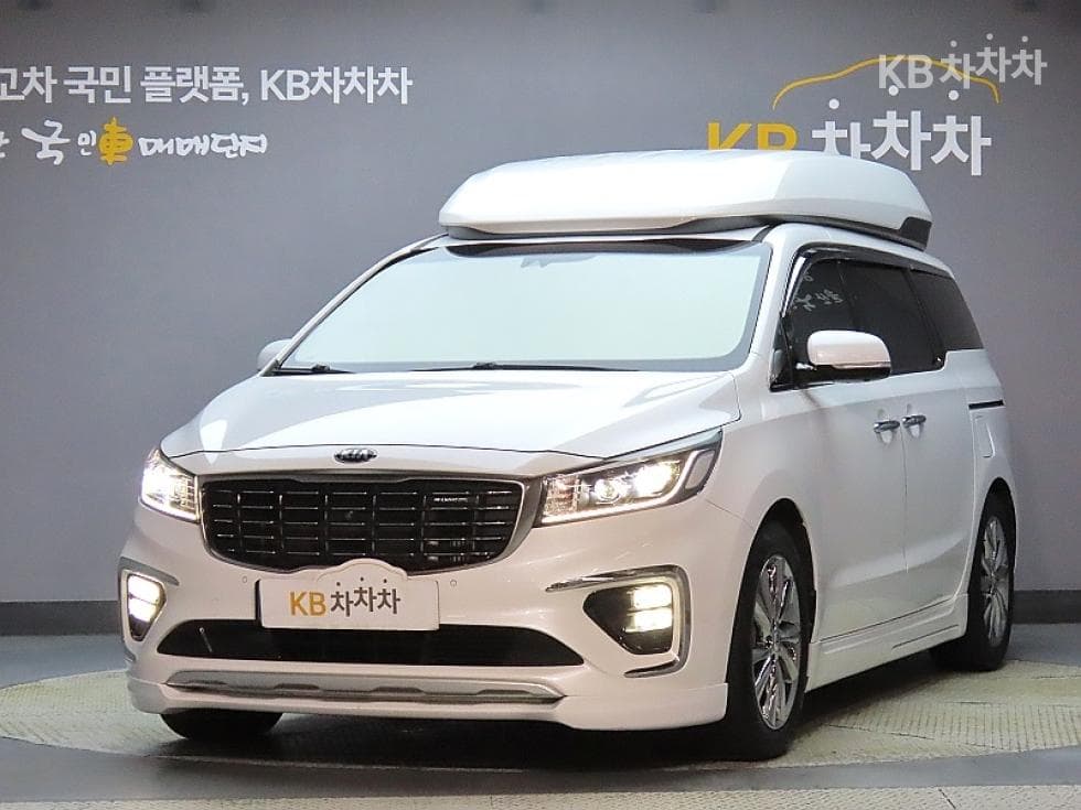 Kia The New (facelift) Carnival High Limousine (Carnival) 2.2 Diesel 9-seater Noblesse Special (special feature/edition) - Image 1