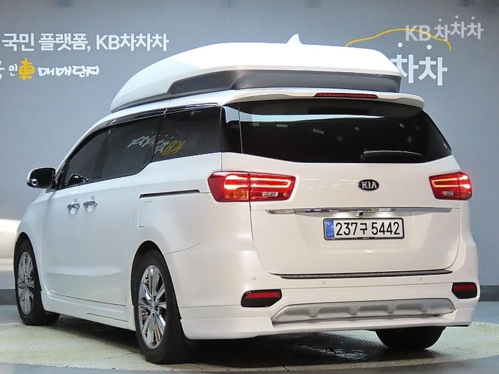 Kia The New (facelift) CarnivalHigh Limousine (Carnival) 2.2 Diesel 9-seater Noblesse Special (special feature/edition) - 4