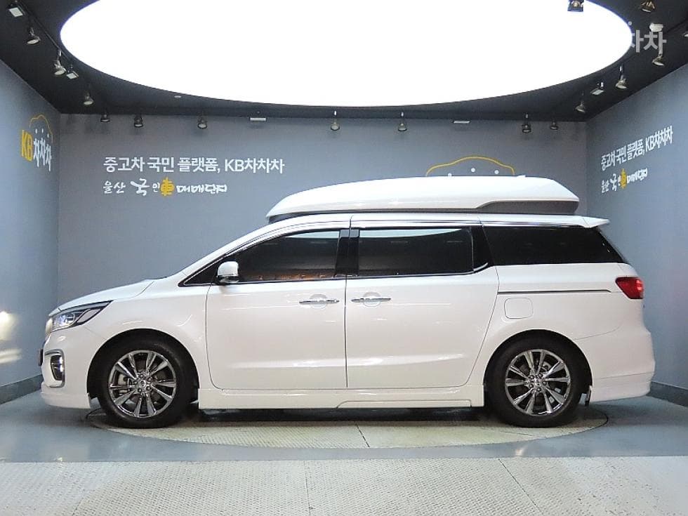 Kia The New (facelift) CarnivalHigh Limousine (Carnival) 2.2 Diesel 9-seater Noblesse Special (special feature/edition) - 5