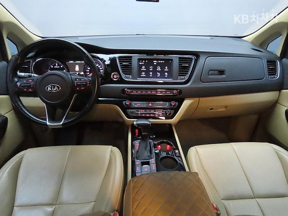 Kia The New (facelift) CarnivalHigh Limousine (Carnival) 2.2 Diesel 9-seater Noblesse Special (special feature/edition) - 6