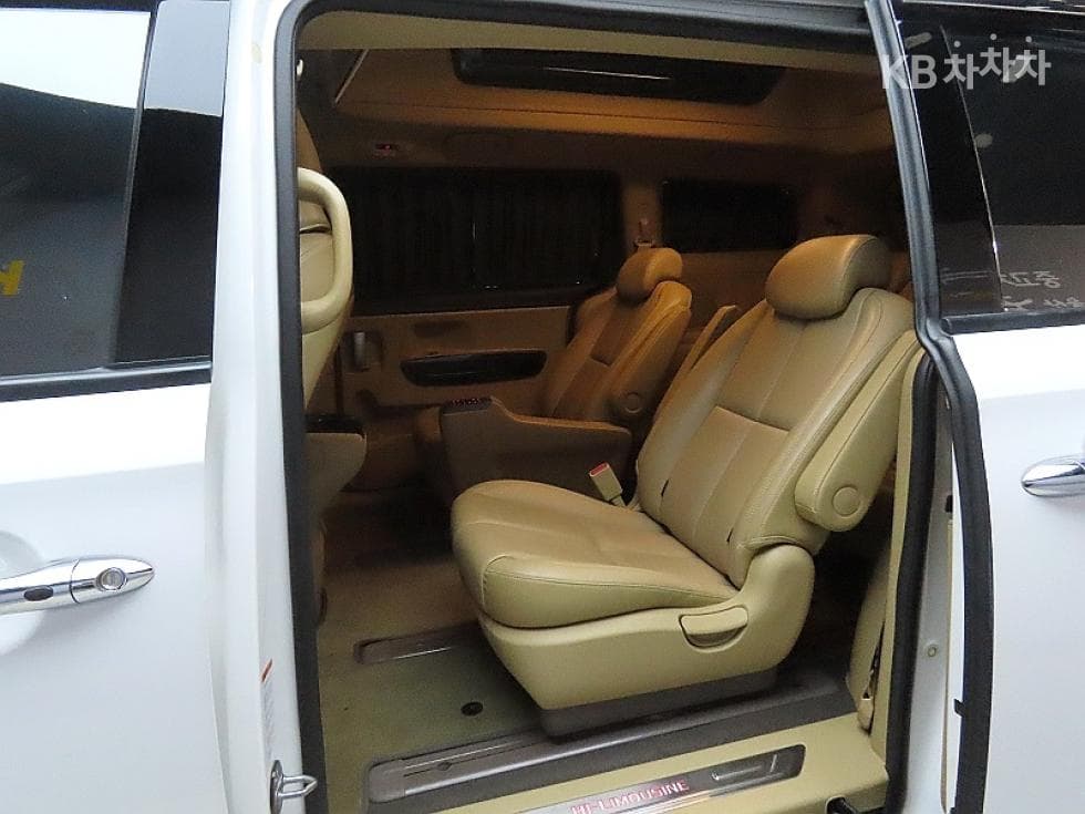 Kia The New (facelift) CarnivalHigh Limousine (Carnival) 2.2 Diesel 9-seater Noblesse Special (special feature/edition) - 11