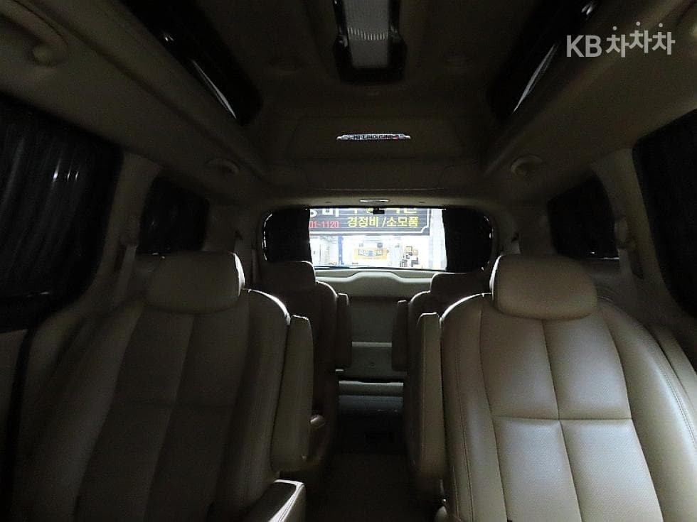 Kia The New (facelift) CarnivalHigh Limousine (Carnival) 2.2 Diesel 9-seater Noblesse Special (special feature/edition) - 12