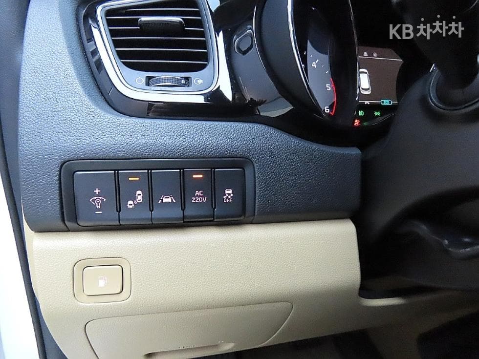 Kia The New (facelift) CarnivalHigh Limousine (Carnival) 2.2 Diesel 9-seater Noblesse Special (special feature/edition) - 13