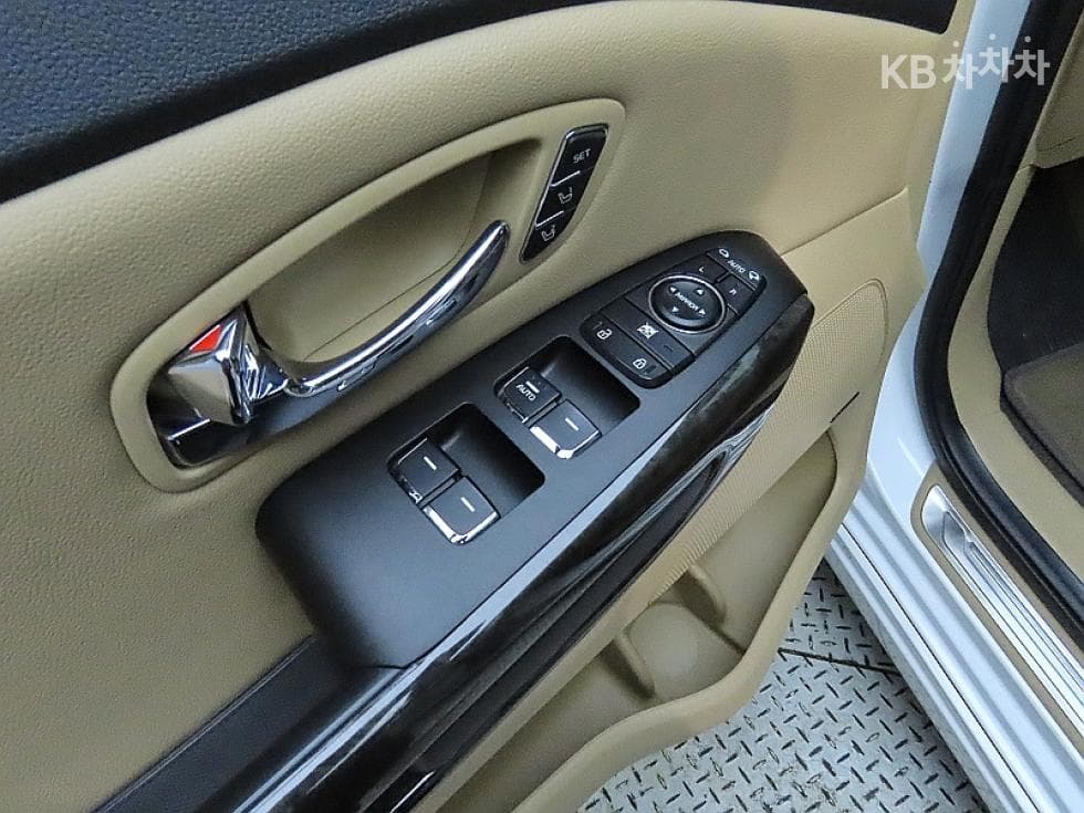 Kia The New (facelift) CarnivalHigh Limousine (Carnival) 2.2 Diesel 9-seater Noblesse Special (special feature/edition) - 14