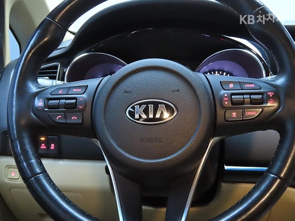 Kia The New (facelift) CarnivalHigh Limousine (Carnival) 2.2 Diesel 9-seater Noblesse Special (special feature/edition) - 18