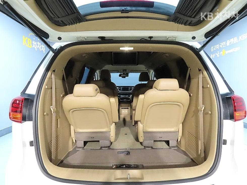 Kia The New (facelift) CarnivalHigh Limousine (Carnival) 2.2 Diesel 9-seater Noblesse Special (special feature/edition) - 19