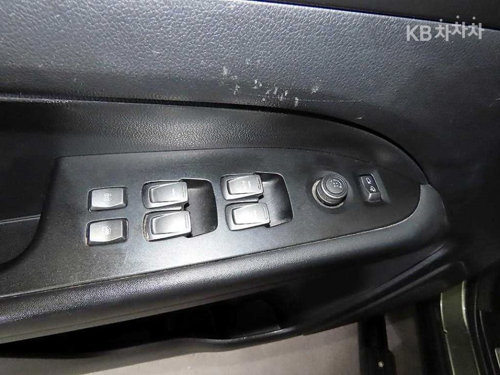 KG Mobility The New (facelift) Rexton 스포츠2.2 4WD Prestige - 12