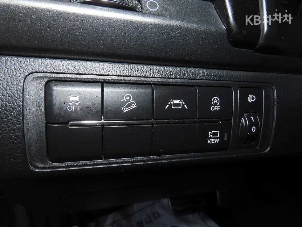 KG Mobility The New (facelift) Rexton 스포츠2.2 4WD Prestige - 13
