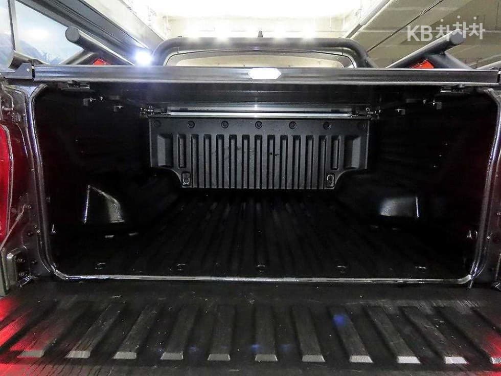 KG Mobility The New (facelift) Rexton 스포츠2.2 4WD Prestige - 16