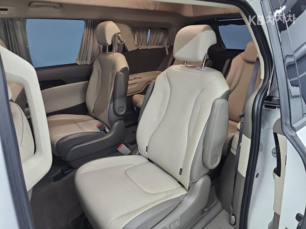 Kia Carnival 4th generationHigh Limousine (Carnival) G3.5 GDI 9-seater Signature - 12