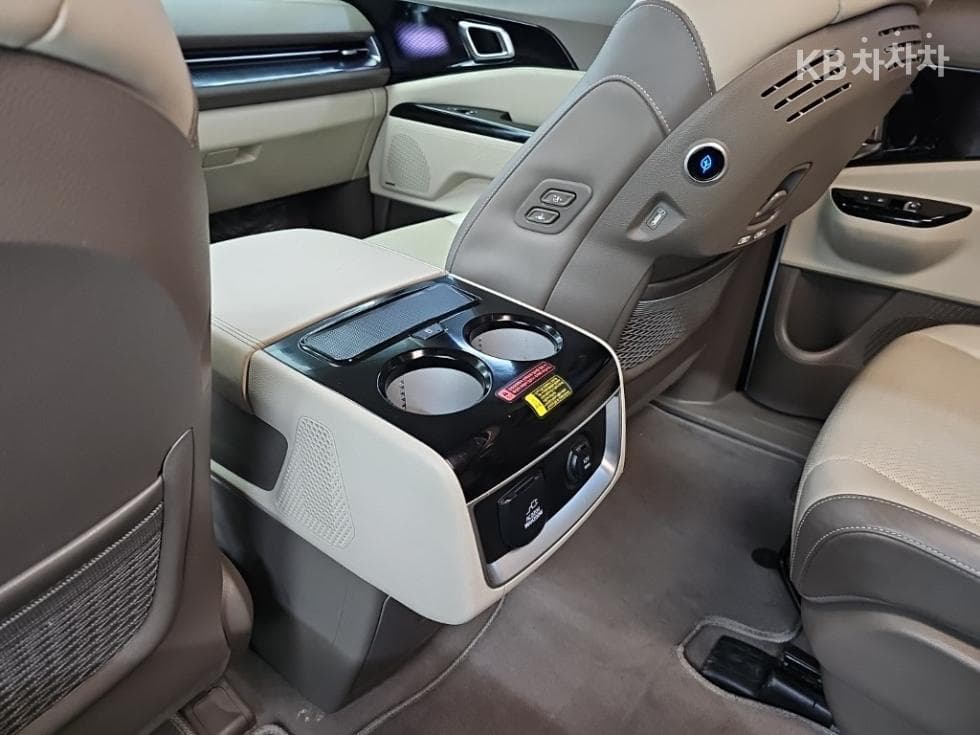 Kia Carnival 4th generationHigh Limousine (Carnival) G3.5 GDI 9-seater Signature - 14
