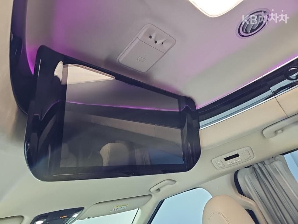 Kia Carnival 4th generationHigh Limousine (Carnival) G3.5 GDI 9-seater Signature - 15