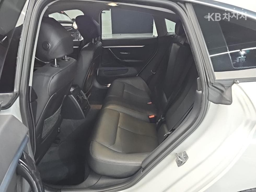 BMW 4시리즈 (F32)420i 그란Coupe Luxury 라Seater F36 - 12