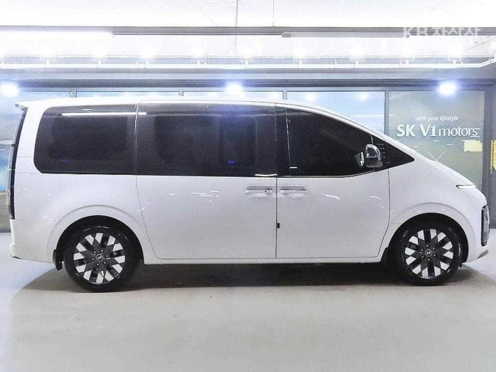 Hyundai Staria Lounge2.2 Lounge 9 AWD Inspiration - 3