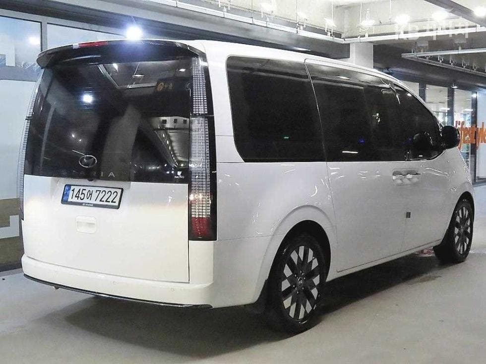 Hyundai Staria Lounge2.2 Lounge 9 AWD Inspiration - 4