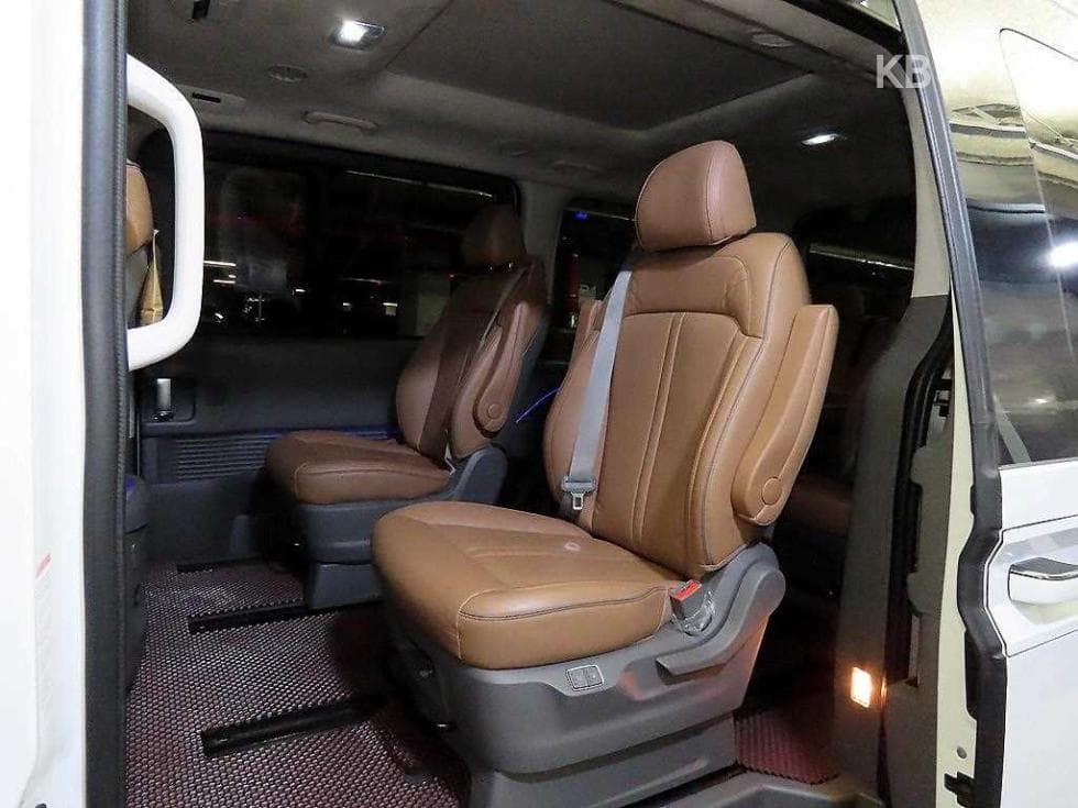 Hyundai Staria Lounge2.2 Lounge 9 AWD Inspiration - 7