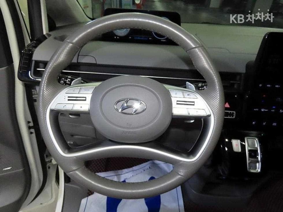 Hyundai Staria Lounge2.2 Lounge 9 AWD Inspiration - 8