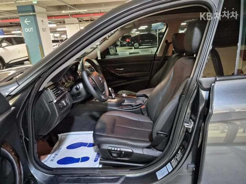 BMW Gran Turismo3 Series GT 320d F34 xDrive - 6