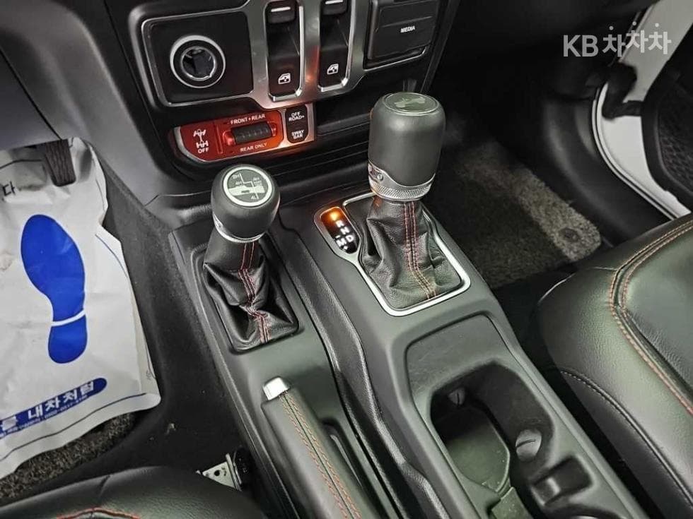 지프 랭글러 (JL)2.0 루비콘 2도어 Стандартен - 8