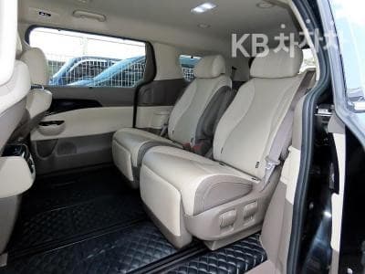 Kia Carnival 4th generationD2.2 7-seater (Limousine) Signature - 6