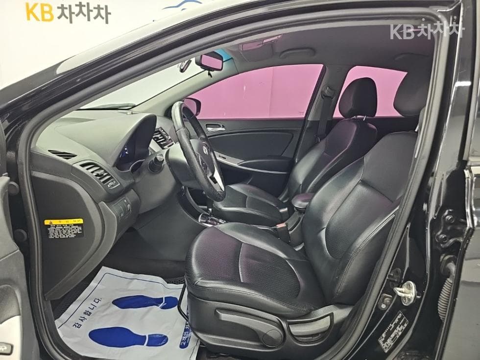 Hyundai Accent(신형)1.6 GDi Top - 11