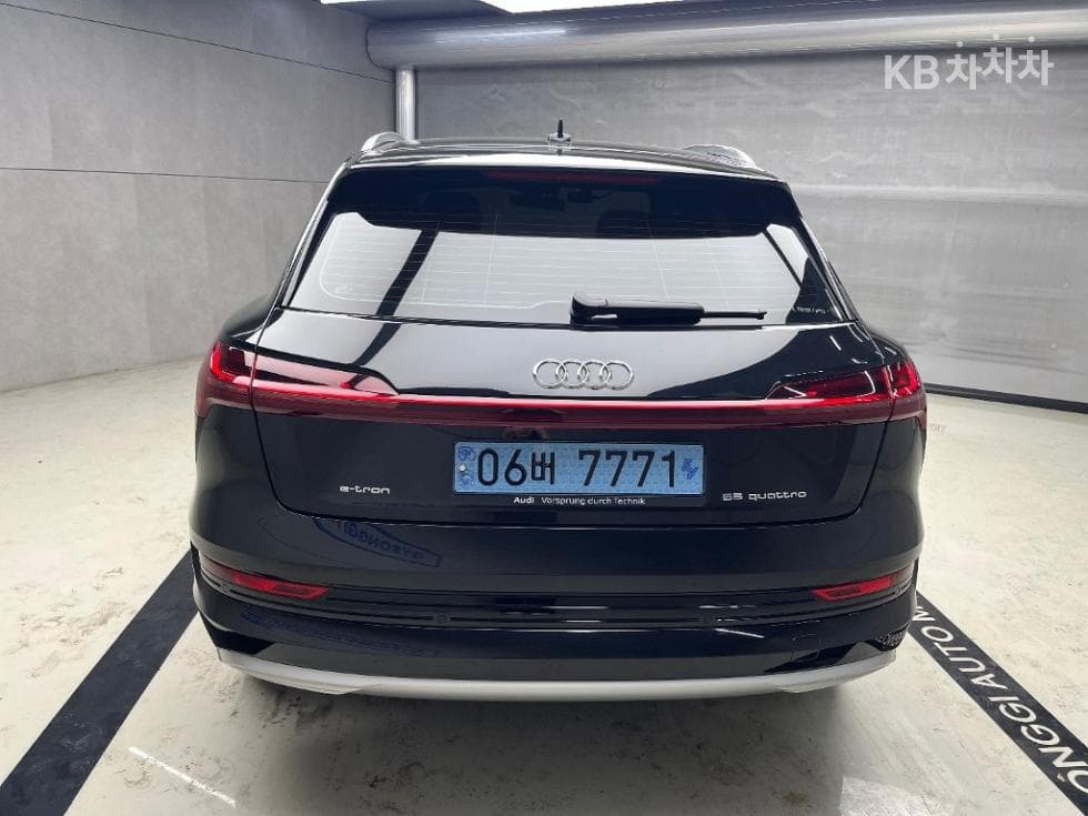 Ауди e-tron55 quattro Стандартен - 3