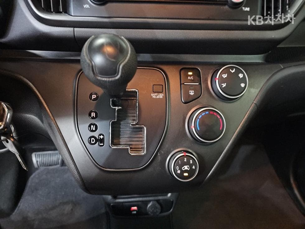Kia The New (facelift) Kia Ray (van)1.0 Gasoline Standard - 8