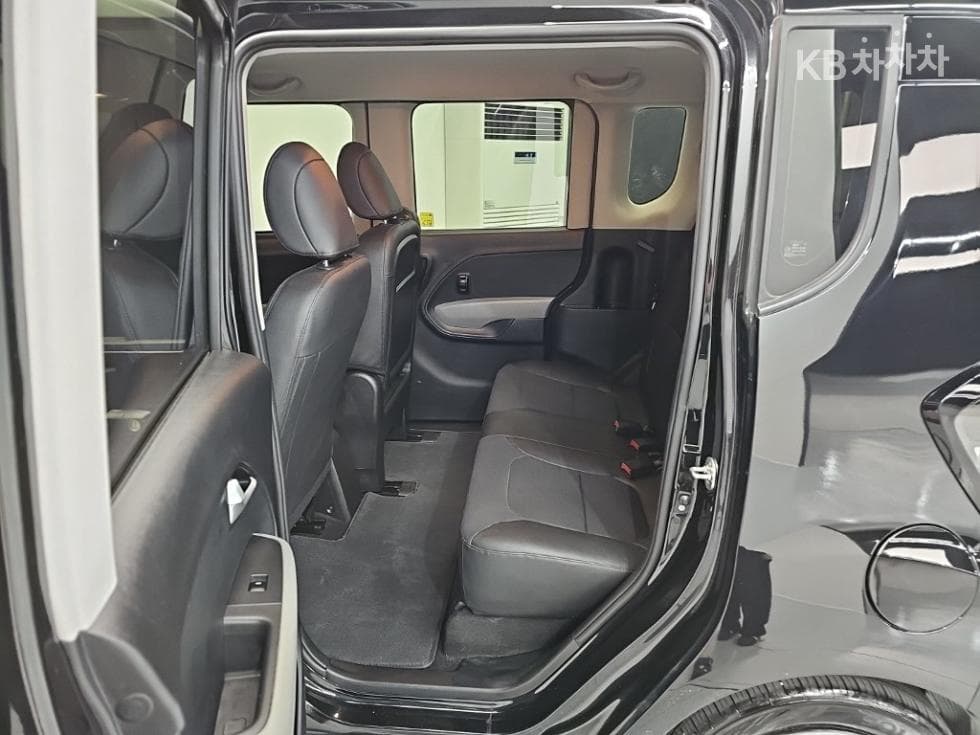 Kia The New (facelift) Kia Ray (van)1.0 Gasoline Standard - 12
