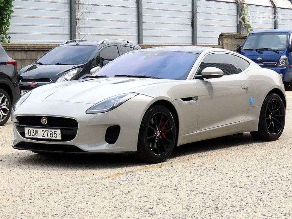 Jaguar F-TYPE2.0 P300 Coupe - 2