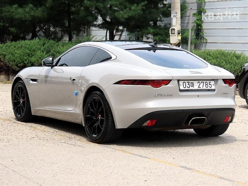 Jaguar F-TYPE2.0 P300 Coupe - 3