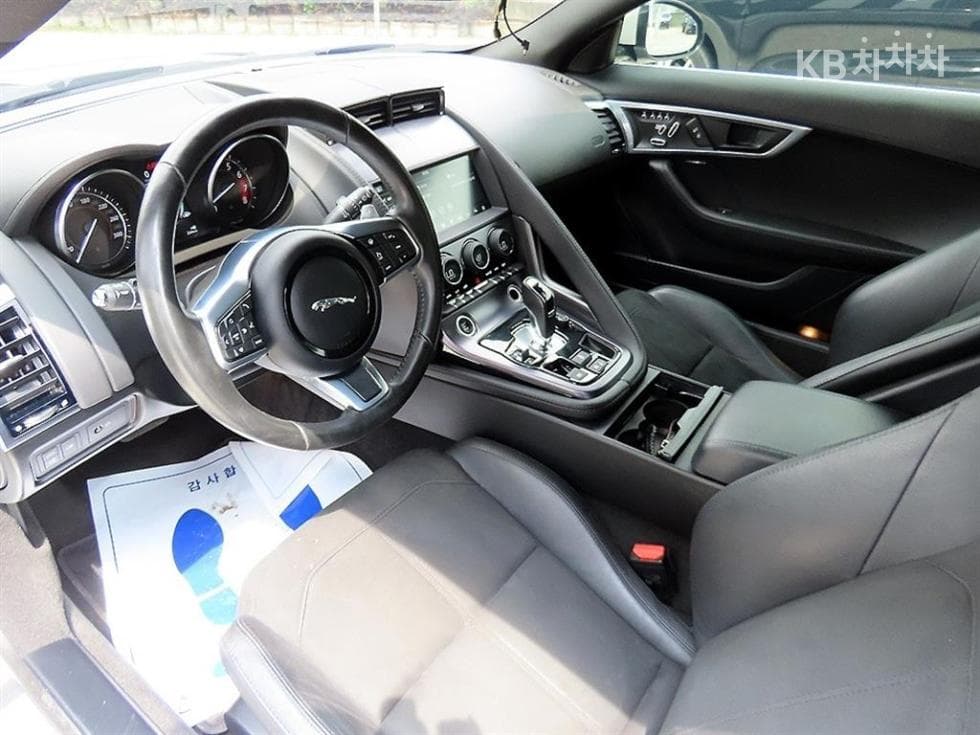 Jaguar F-TYPE2.0 P300 Coupe - 6