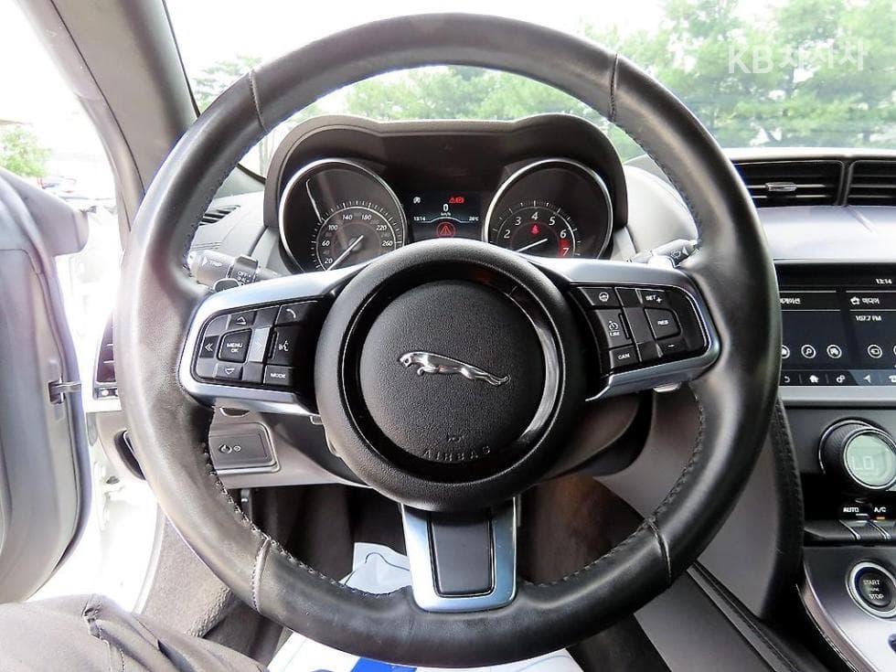 Jaguar F-TYPE2.0 P300 Coupe - 7