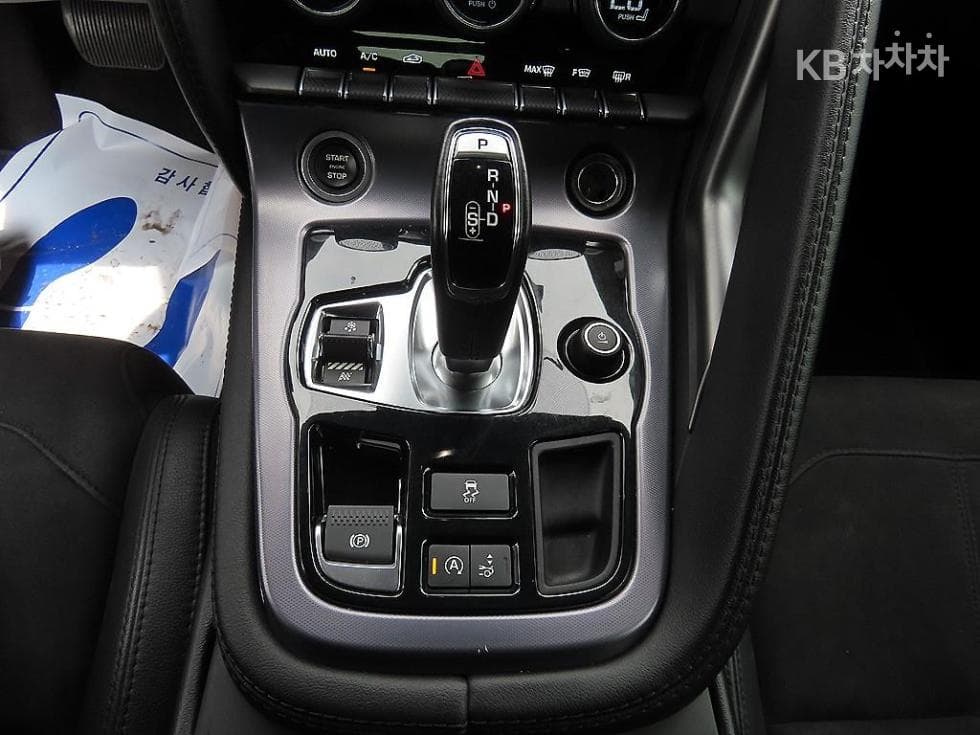 Jaguar F-TYPE2.0 P300 Coupe - 9