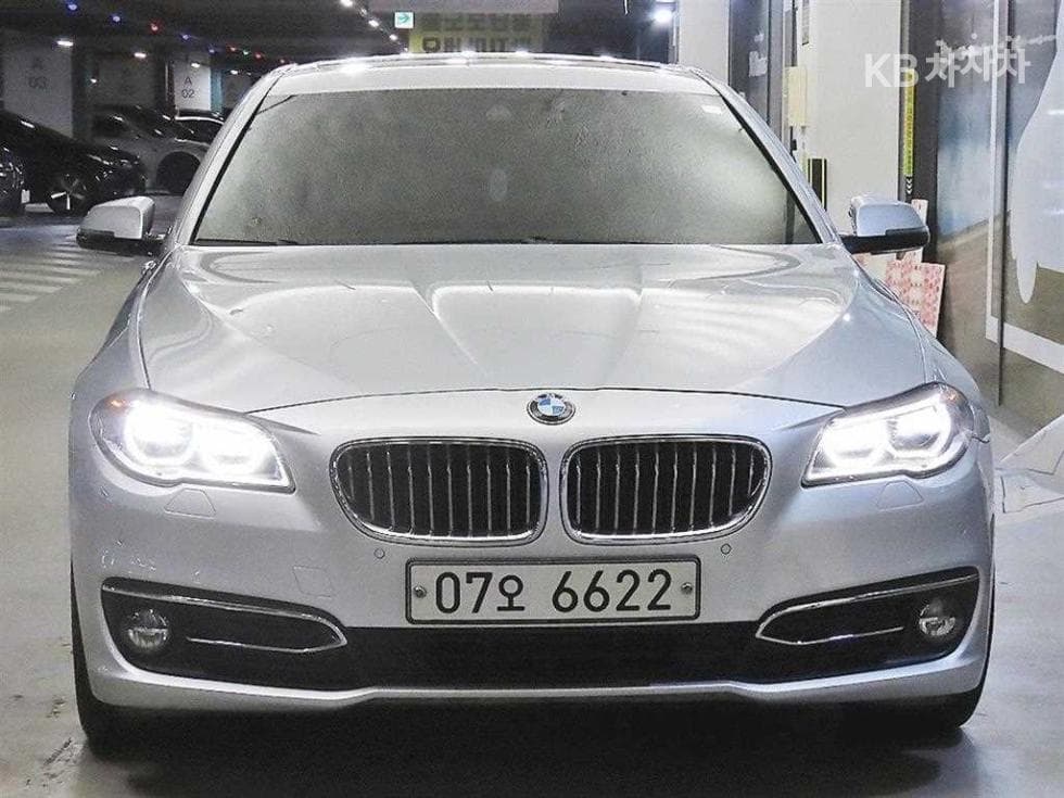BMW New5 Series528i xDrive Luxury Standard - 2