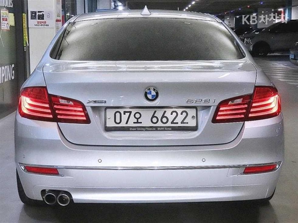 BMW New5 Series528i xDrive Luxury Standard - 5