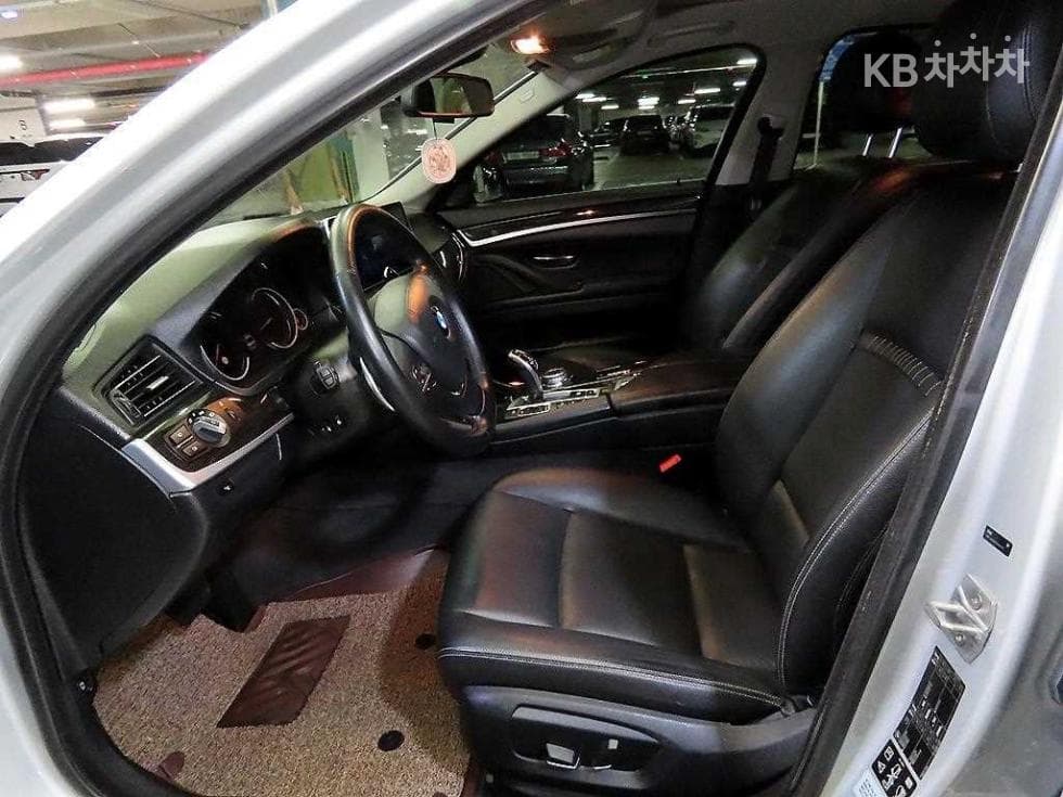 BMW New5 Series528i xDrive Luxury Standard - 6