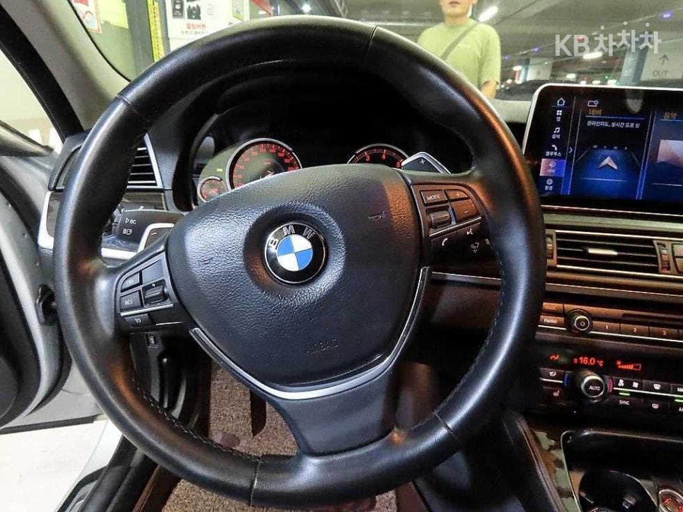 BMW New5 Series528i xDrive Luxury Standard - 8
