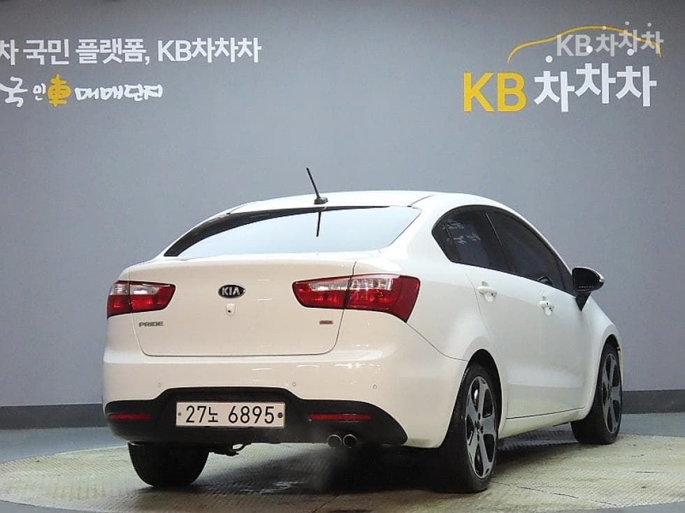 Kia All New Pride / Rio1.6 GDI Sedan Prestige - 2