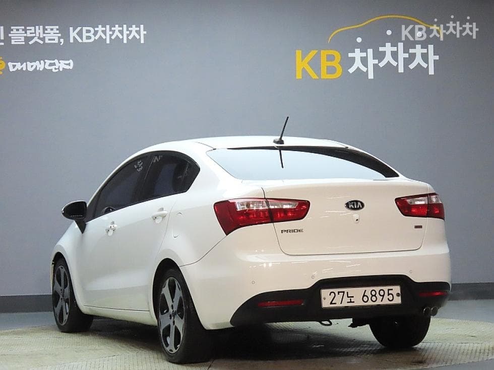Kia All New Pride / Rio1.6 GDI Sedan Prestige - 4