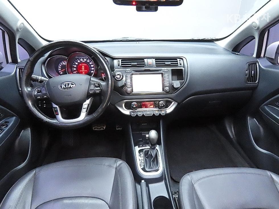 Kia All New Pride / Rio1.6 GDI Sedan Prestige - 6