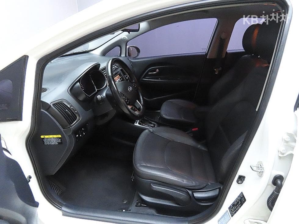 Kia All New Pride / Rio1.6 GDI Sedan Prestige - 10