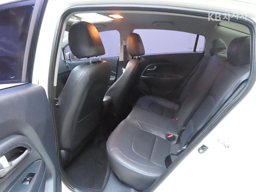 Kia All New Pride / Rio1.6 GDI Sedan Prestige - 11