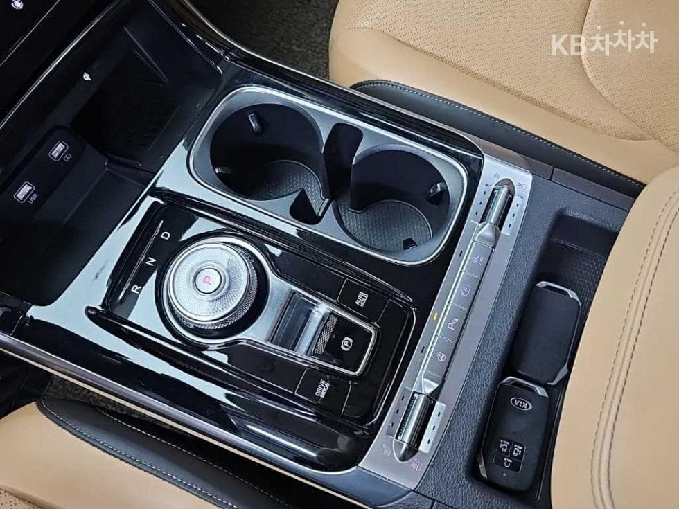 Kia Carnival 4th generationD2.2 7-seater (Limousine) Signature - 8