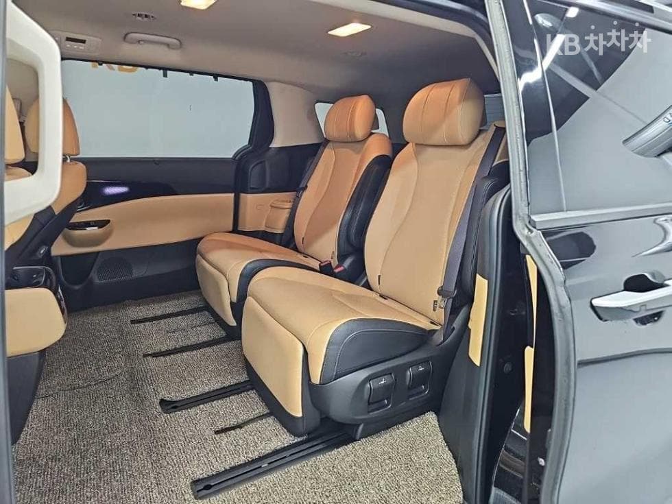 Kia Carnival 4th generationD2.2 7-seater (Limousine) Signature - 12